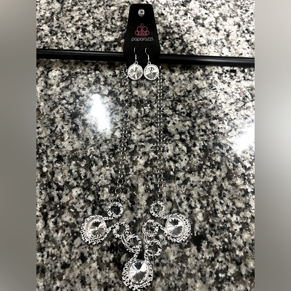 Paparazzi Necklace Set